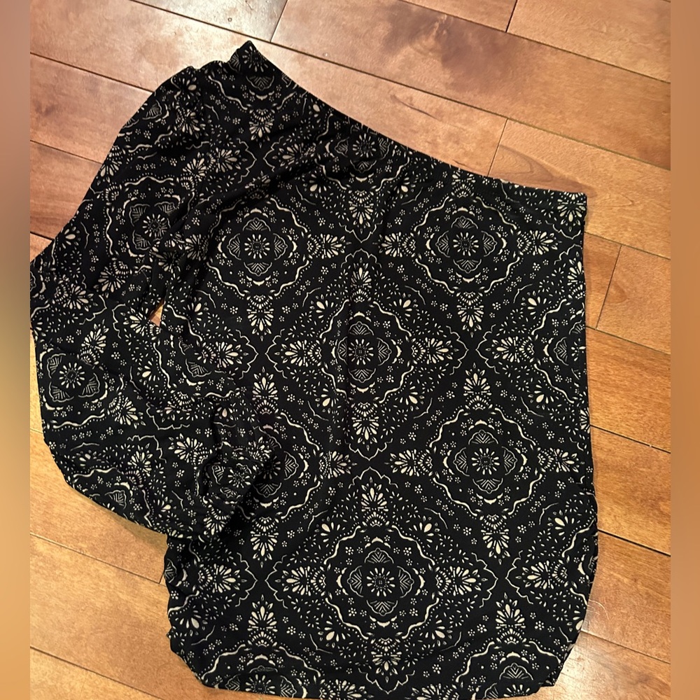 NWT One shoulder Long Sleeve pretty pattern